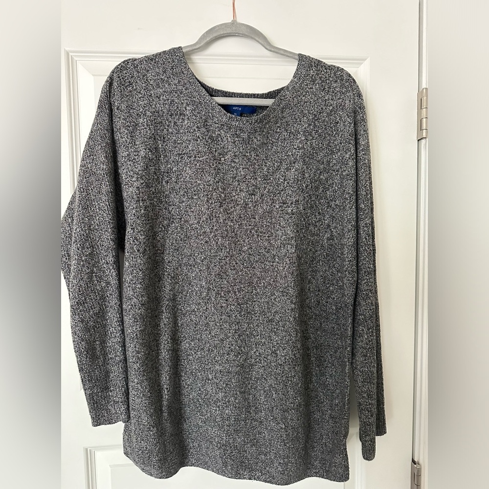Apt 9 sweater
Size XL